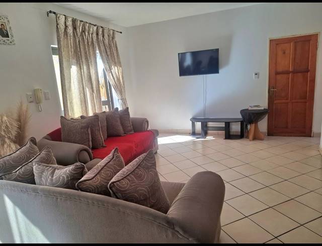 3 BEDROOM SECTIONAL TITLE FOR SALE IN GREENHILLS